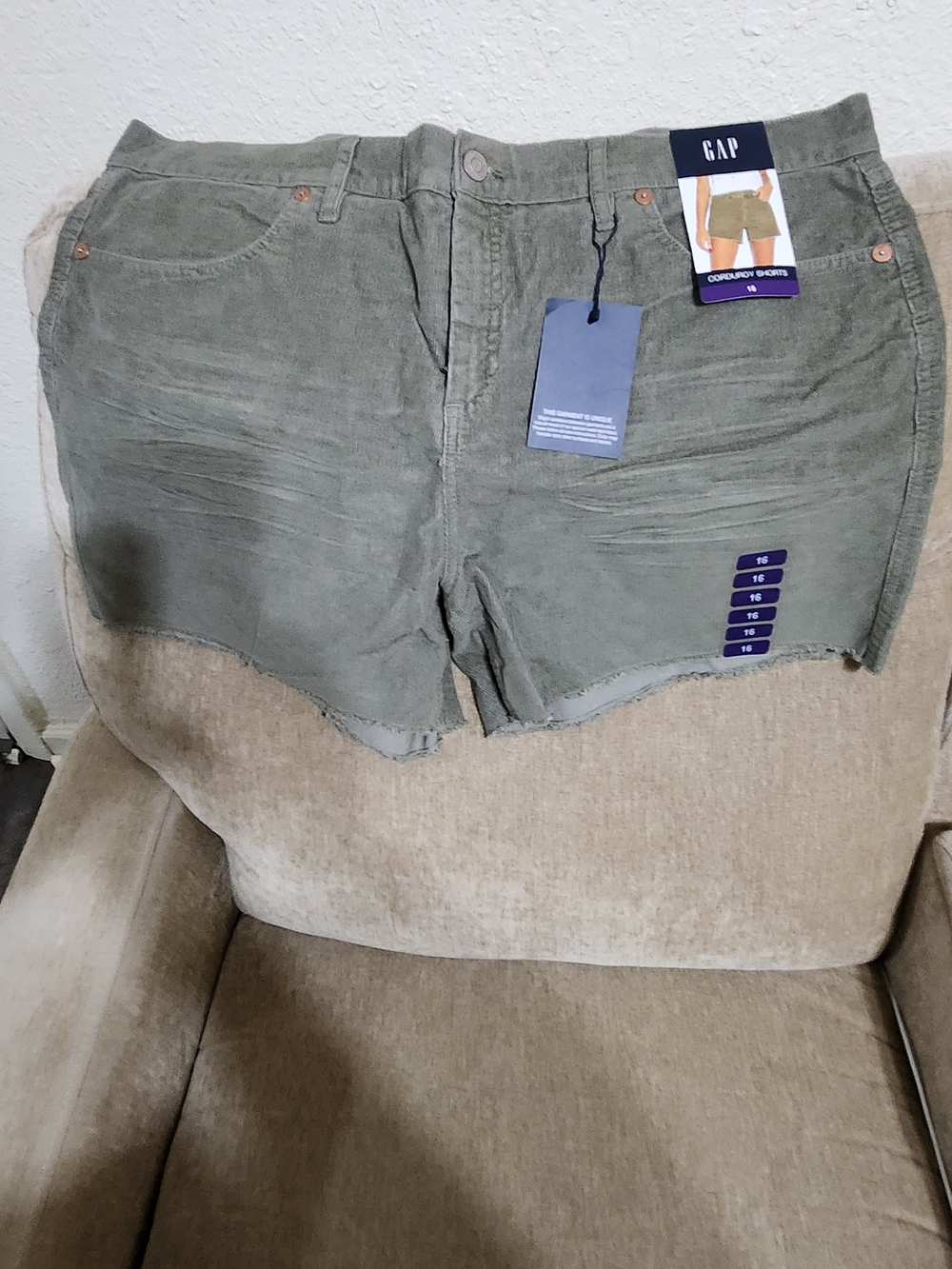 GAP Men’s Olive Green Corduroy Shorts